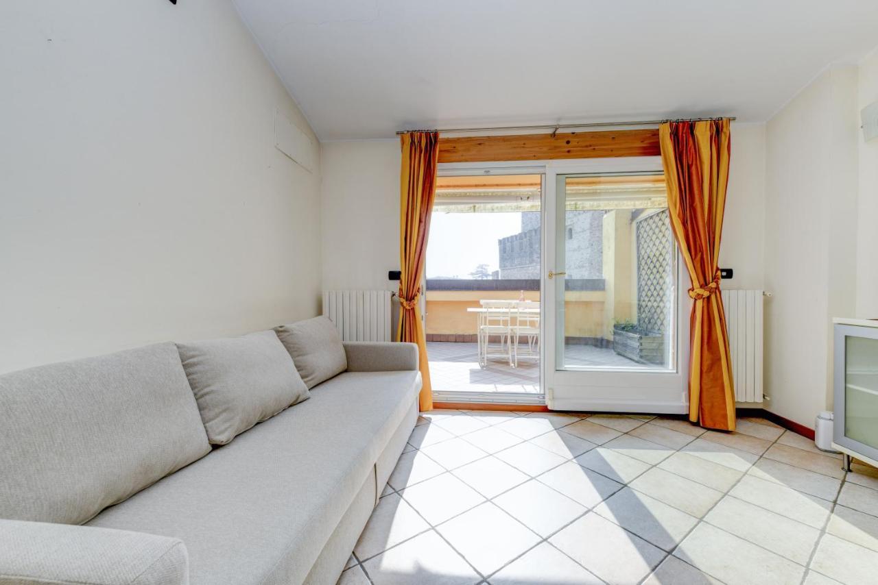 Sunset Apartment Home & Terrace Sirmione Bagian luar foto