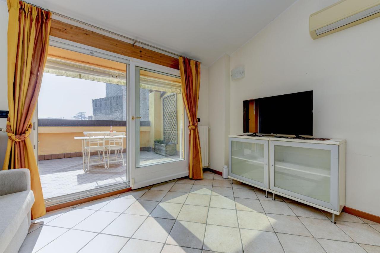 Sunset Apartment Home & Terrace Sirmione Bagian luar foto