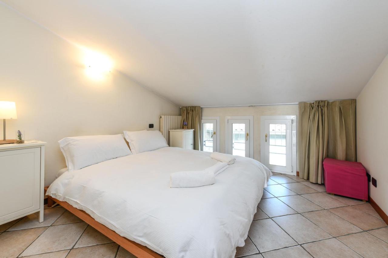 Sunset Apartment Home & Terrace Sirmione Bagian luar foto