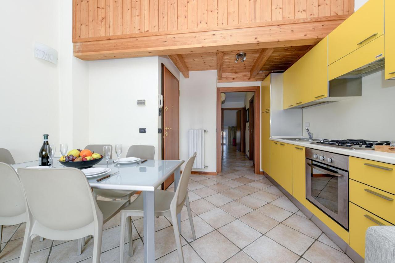 Sunset Apartment Home & Terrace Sirmione Bagian luar foto