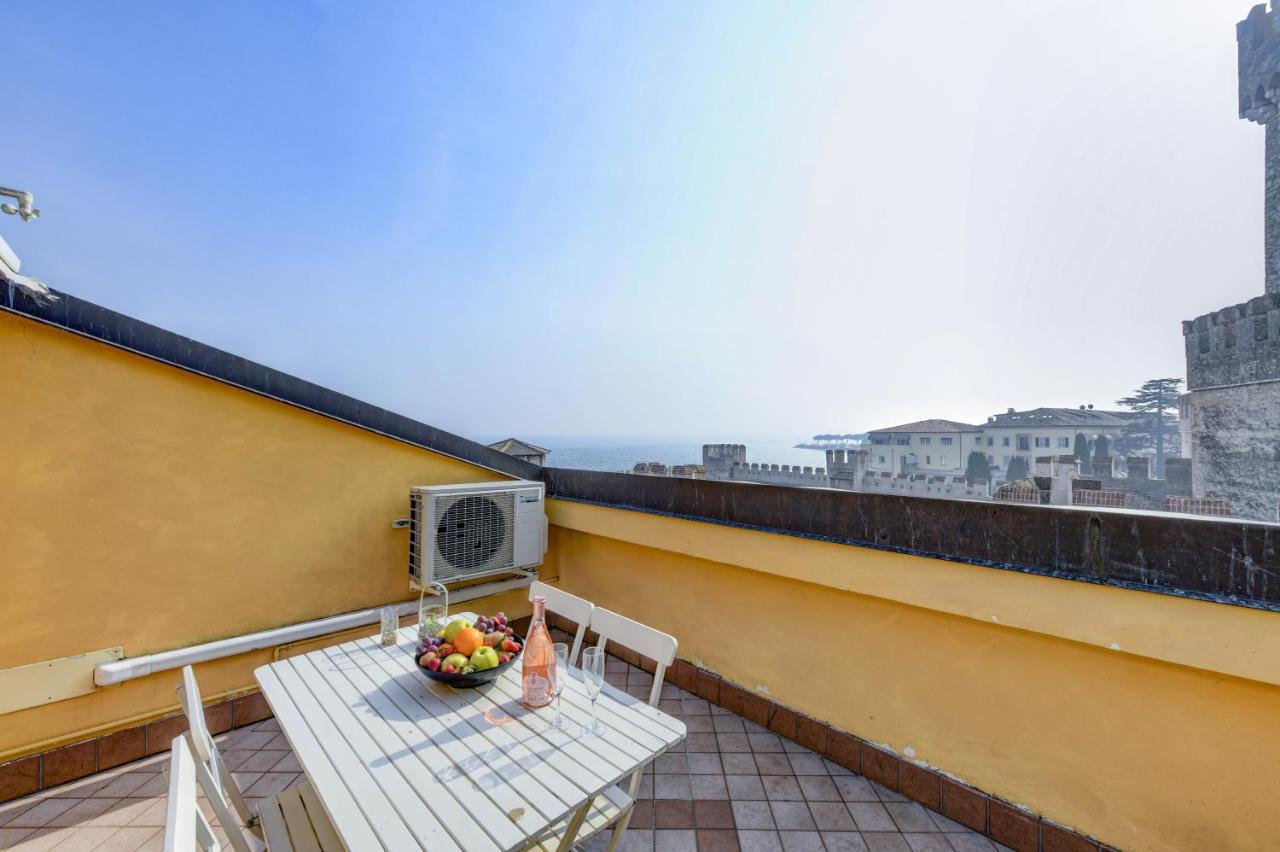 Sunset Apartment Home & Terrace Sirmione Bagian luar foto